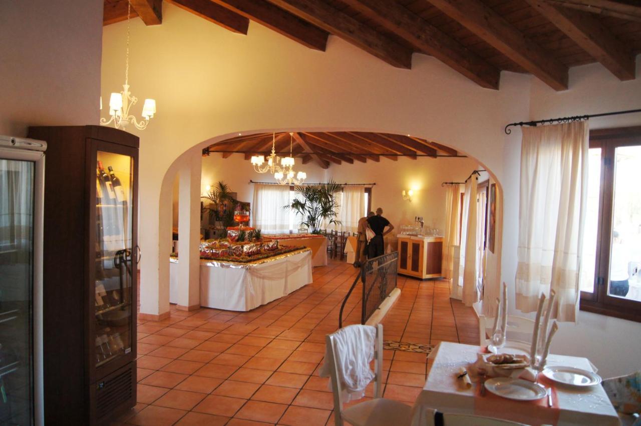 Borgo Dei Pescatori Hotell Aglientu Exteriör bild