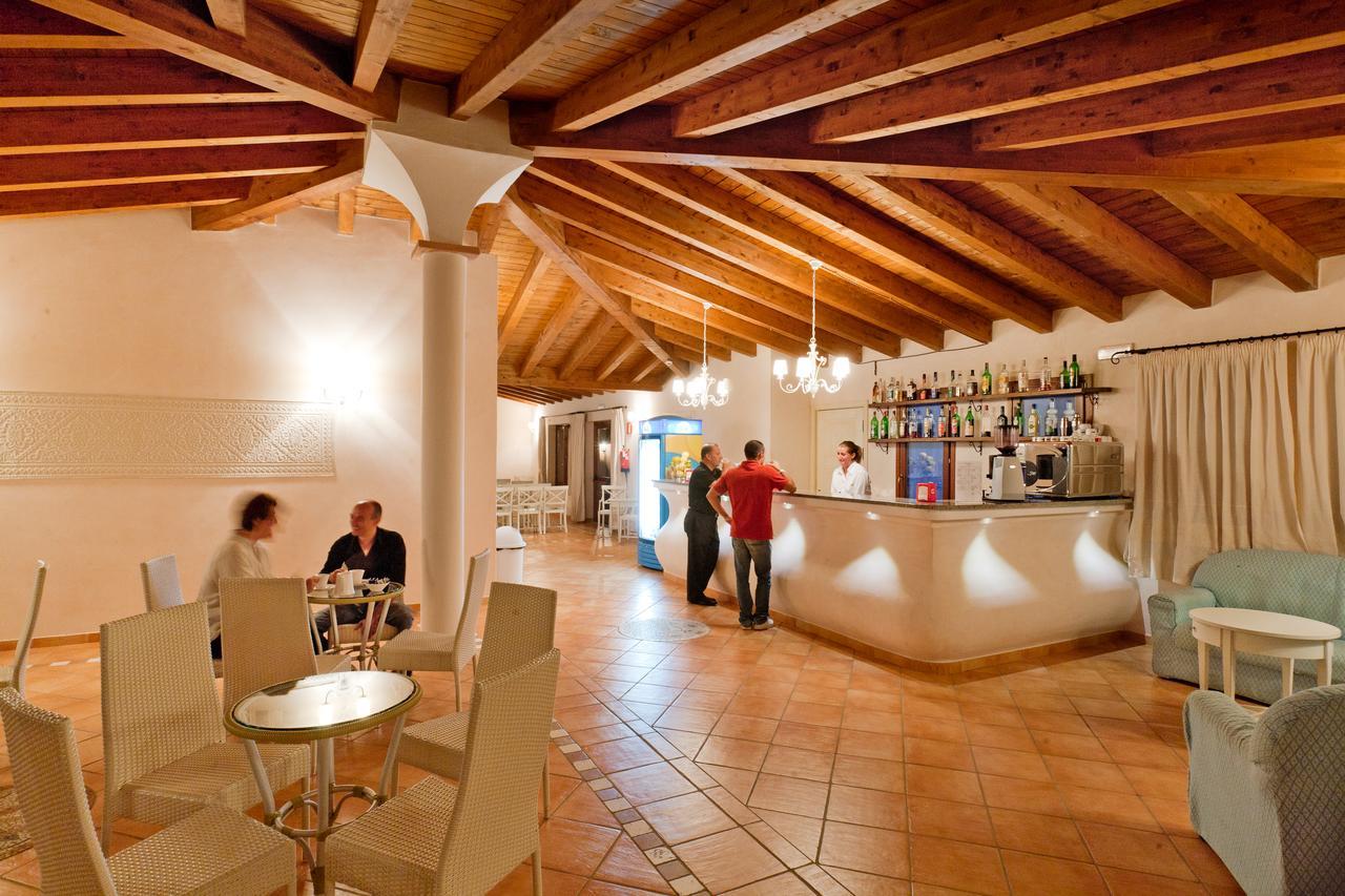 Borgo Dei Pescatori Hotell Aglientu Exteriör bild