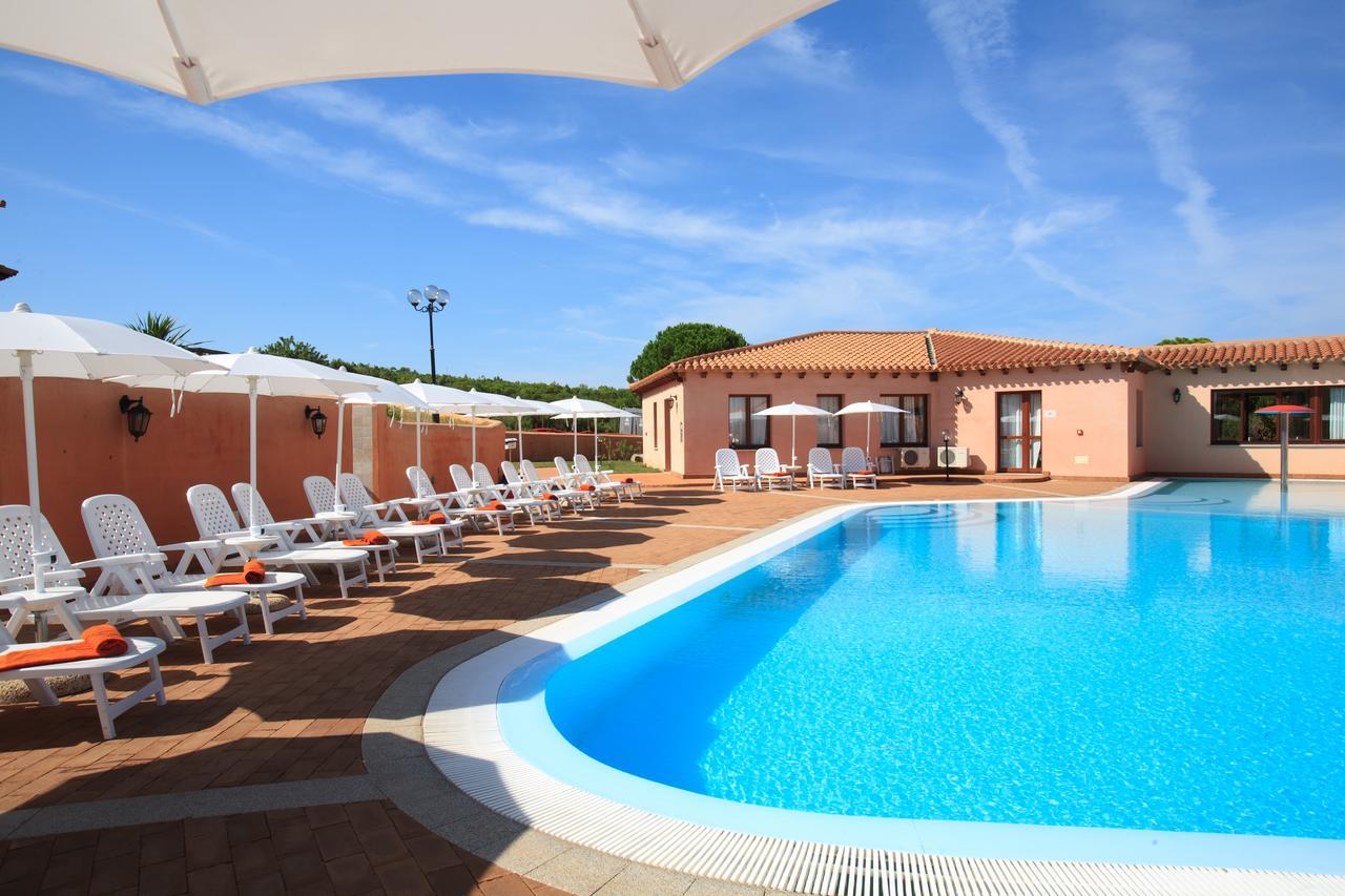 Borgo Dei Pescatori Hotell Aglientu Exteriör bild