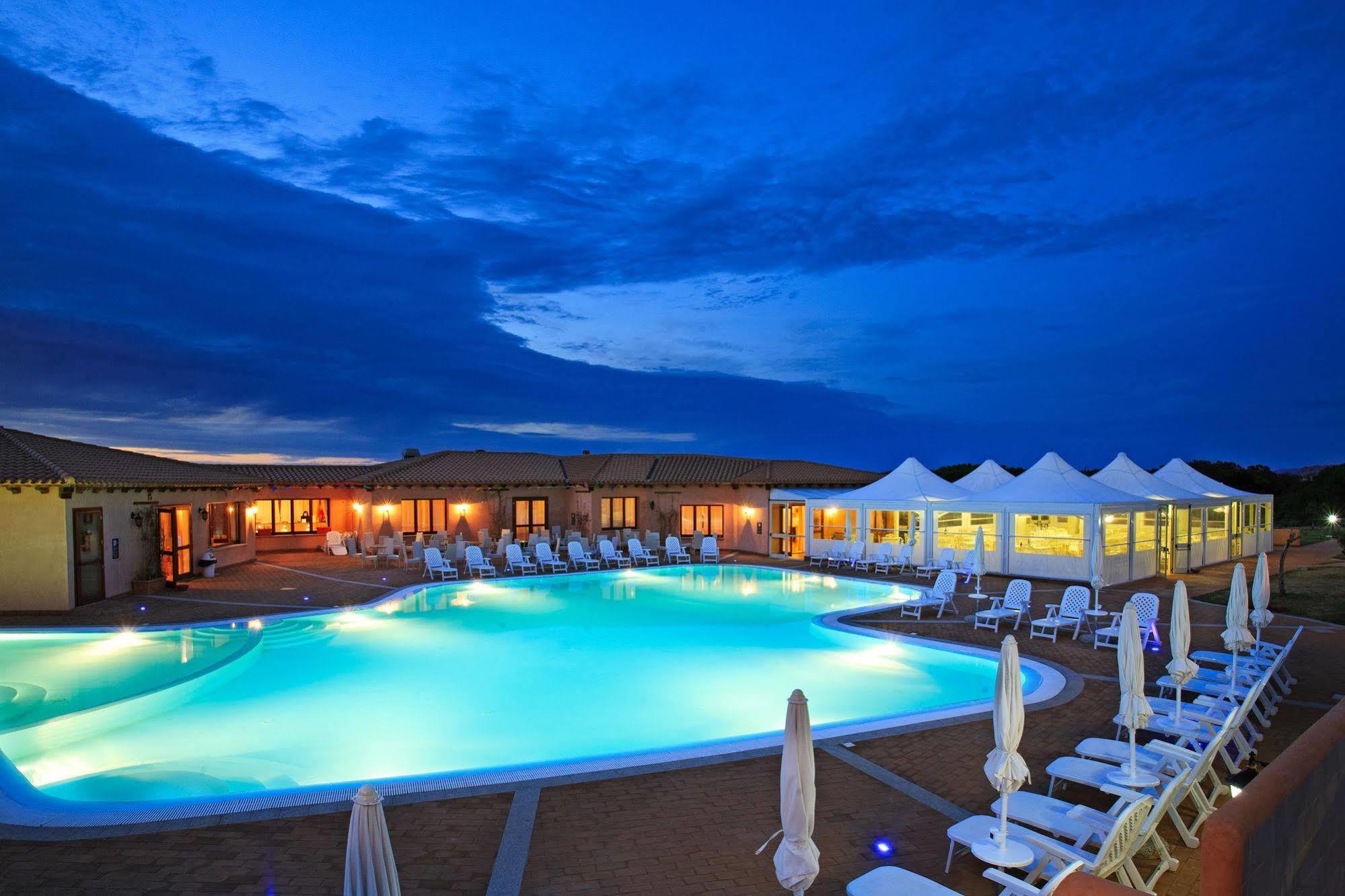 Borgo Dei Pescatori Hotell Aglientu Exteriör bild