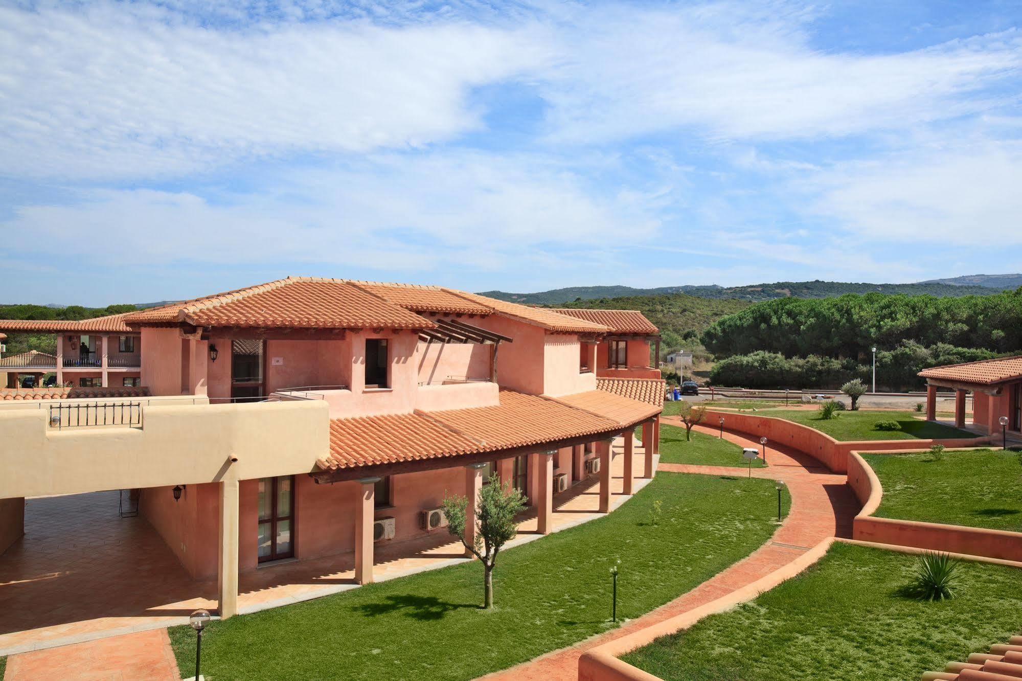 Borgo Dei Pescatori Hotell Aglientu Exteriör bild