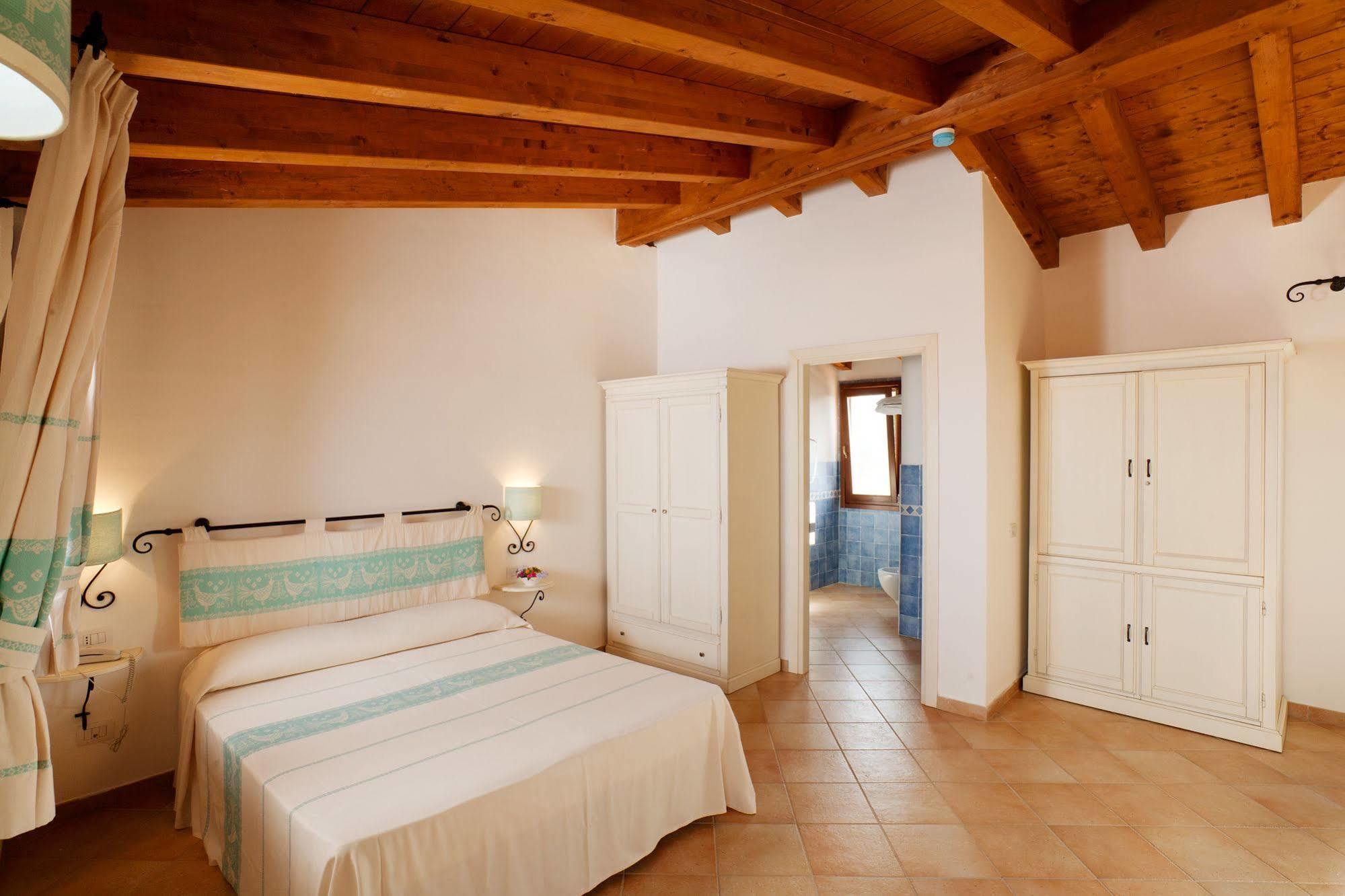 Borgo Dei Pescatori Hotell Aglientu Exteriör bild