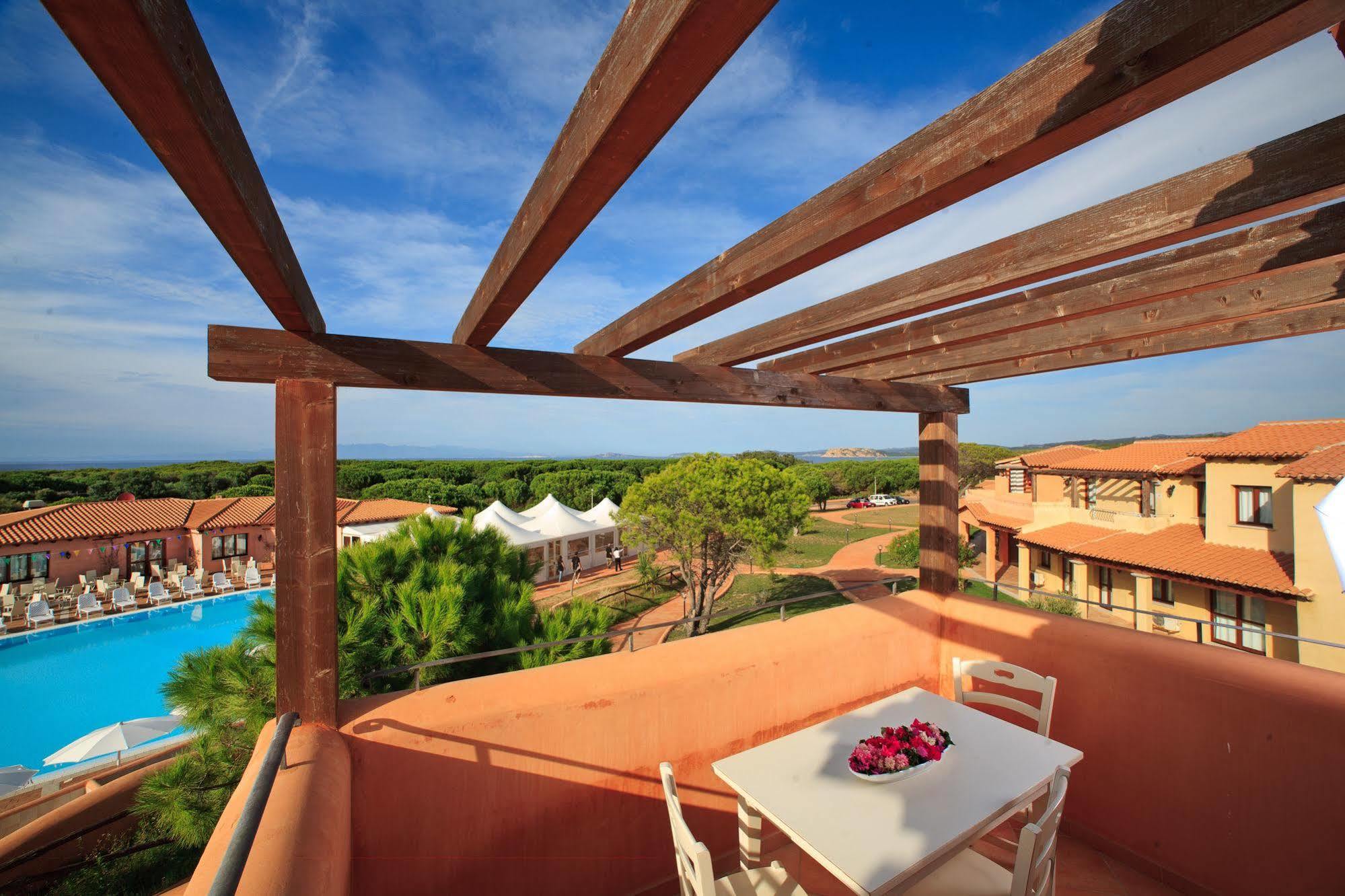 Borgo Dei Pescatori Hotell Aglientu Exteriör bild