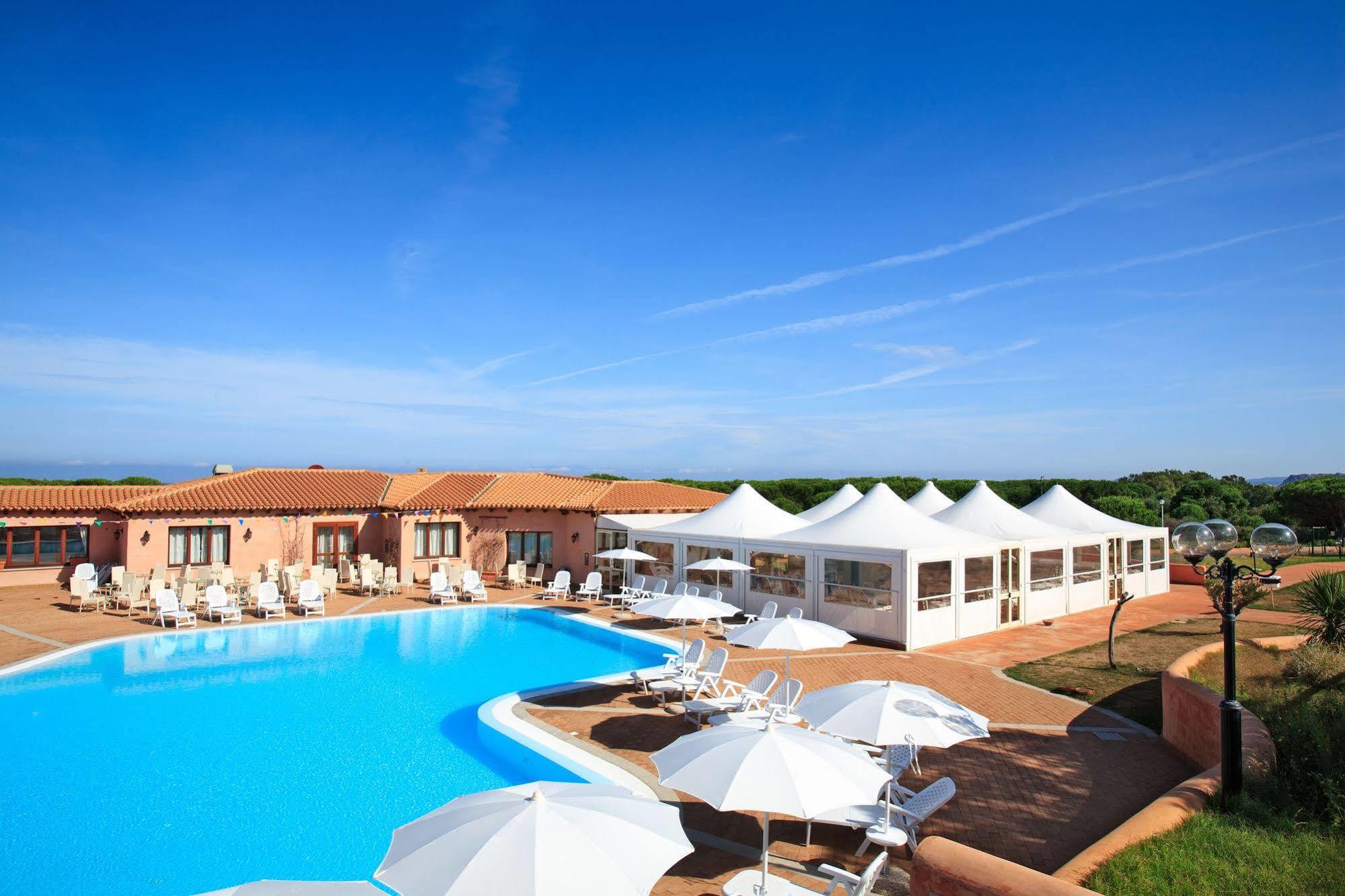 Borgo Dei Pescatori Hotell Aglientu Exteriör bild