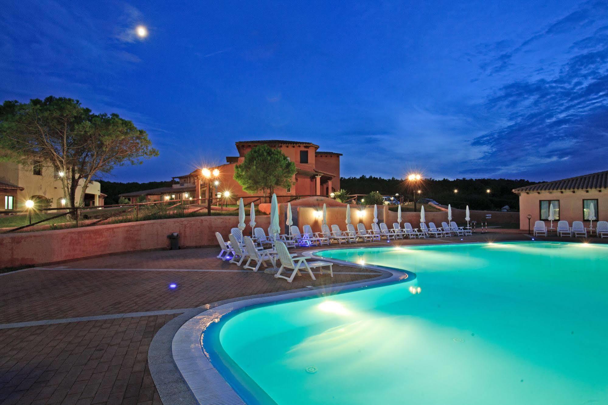 Borgo Dei Pescatori Hotell Aglientu Exteriör bild