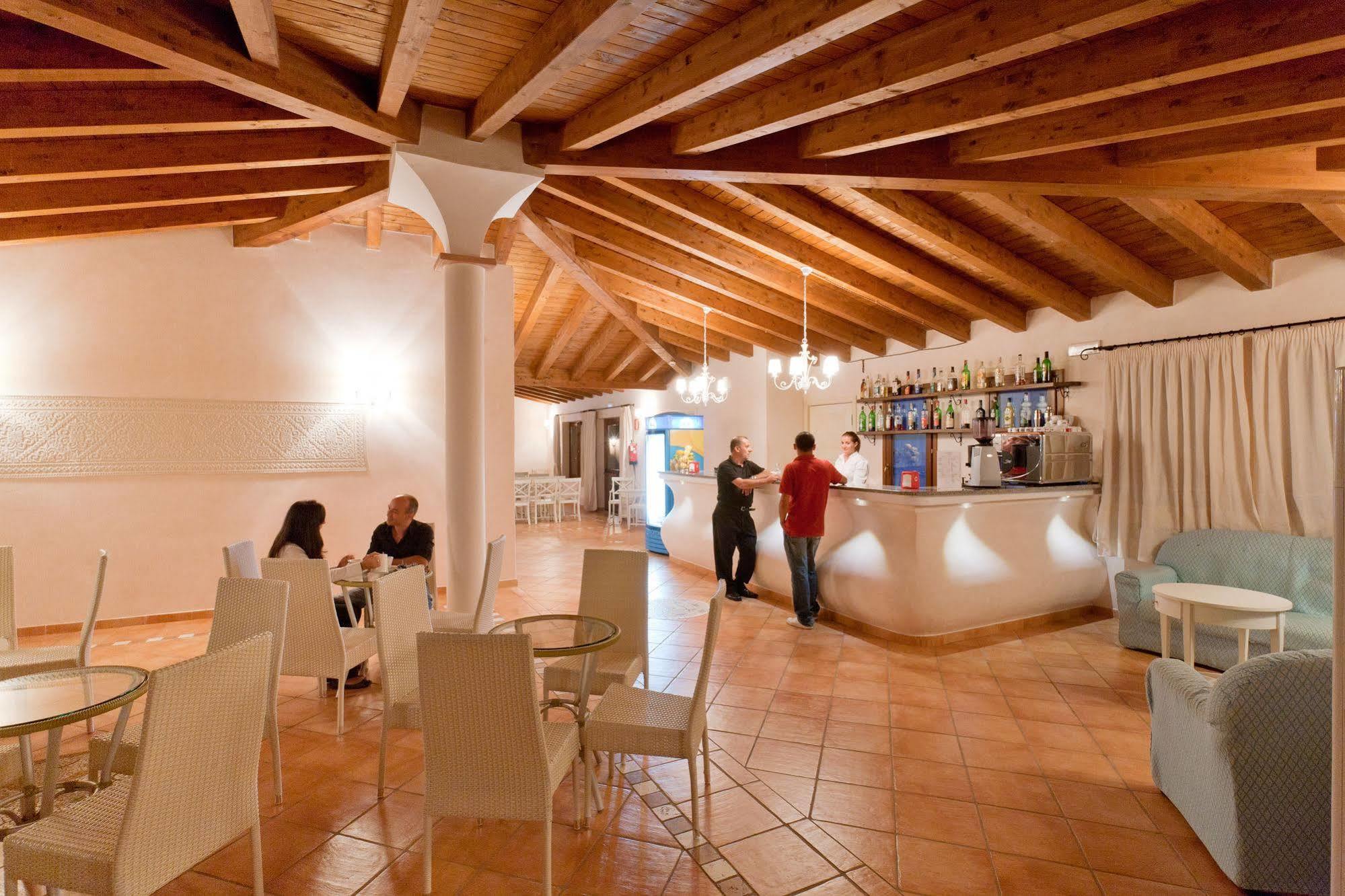 Borgo Dei Pescatori Hotell Aglientu Exteriör bild