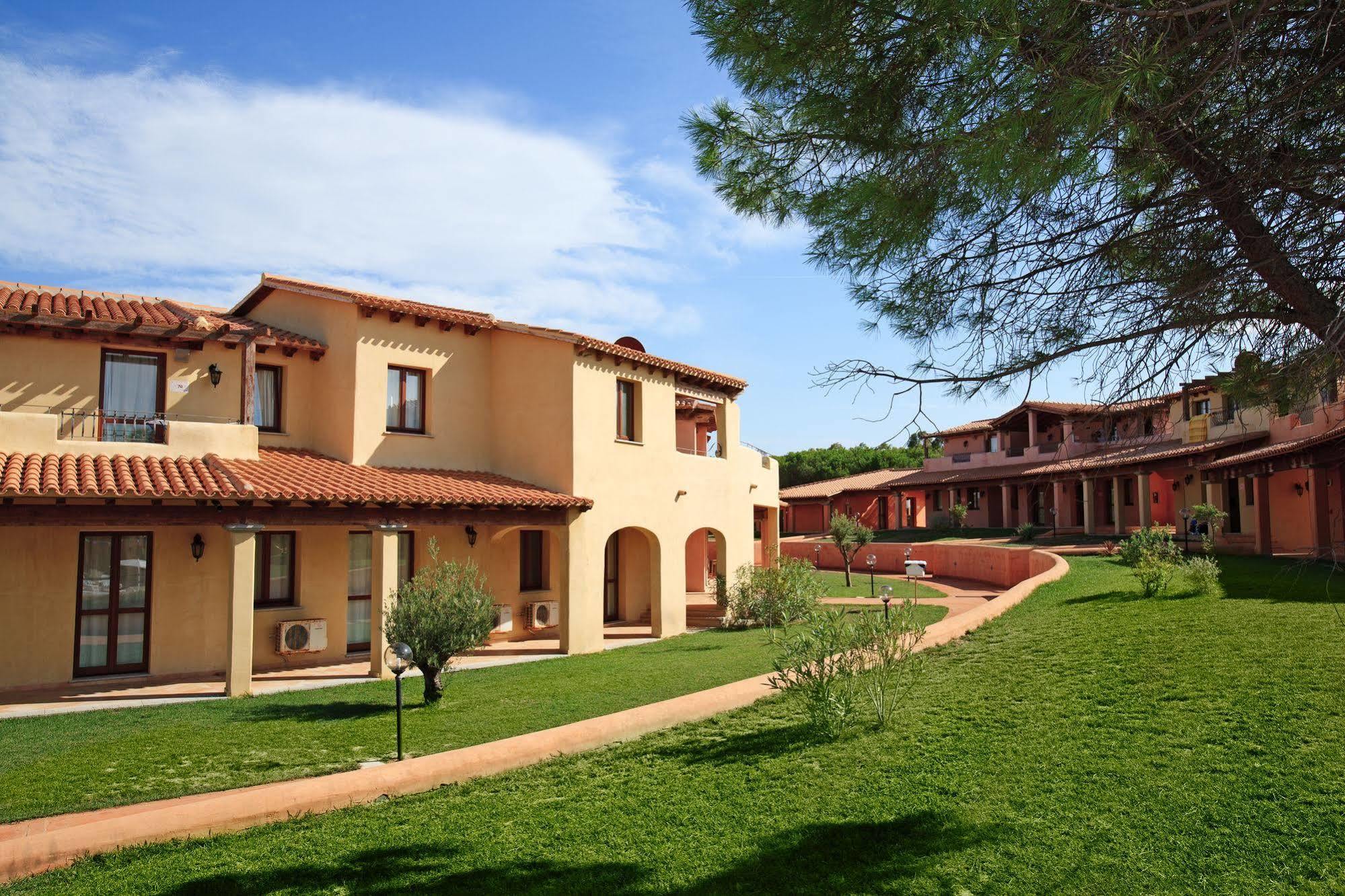Borgo Dei Pescatori Hotell Aglientu Exteriör bild