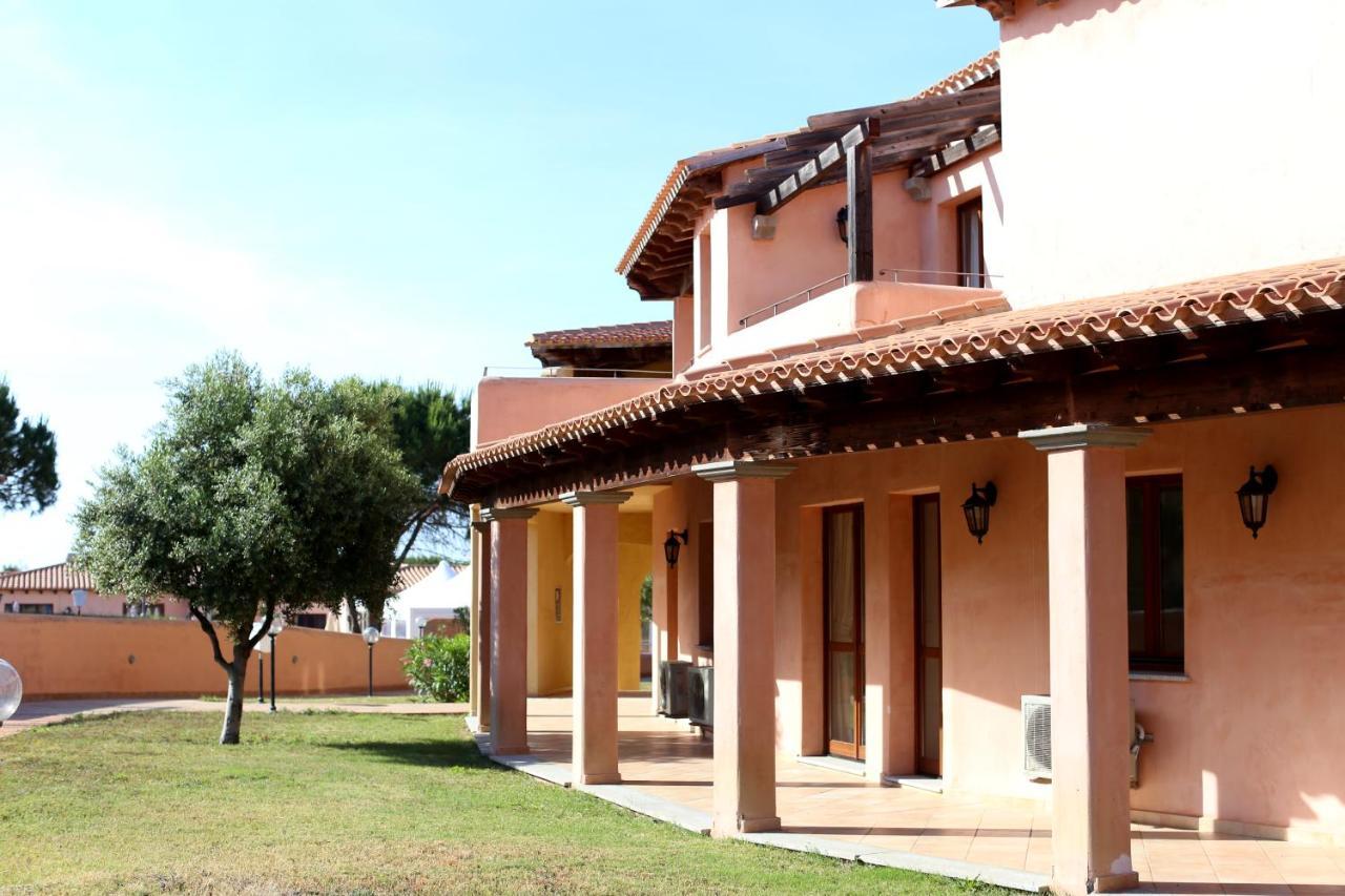 Borgo Dei Pescatori Hotell Aglientu Exteriör bild