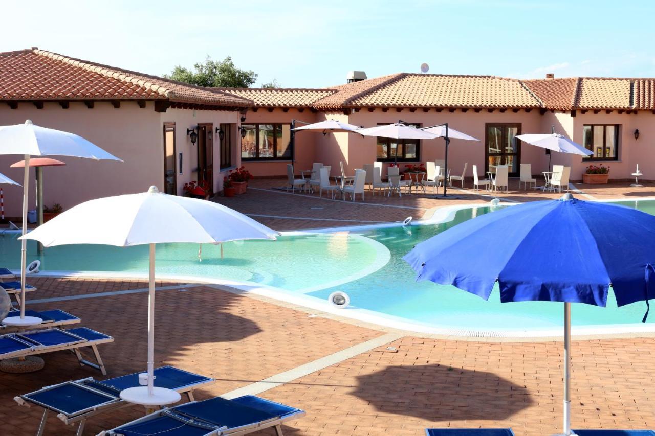 Borgo Dei Pescatori Hotell Aglientu Exteriör bild