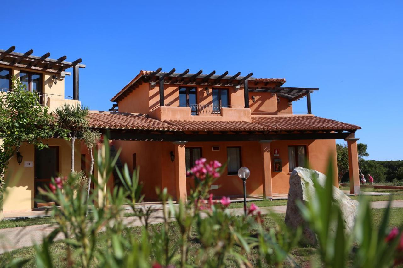Borgo Dei Pescatori Hotell Aglientu Exteriör bild