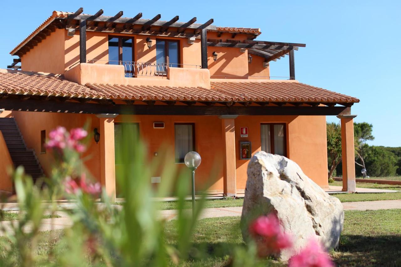 Borgo Dei Pescatori Hotell Aglientu Exteriör bild