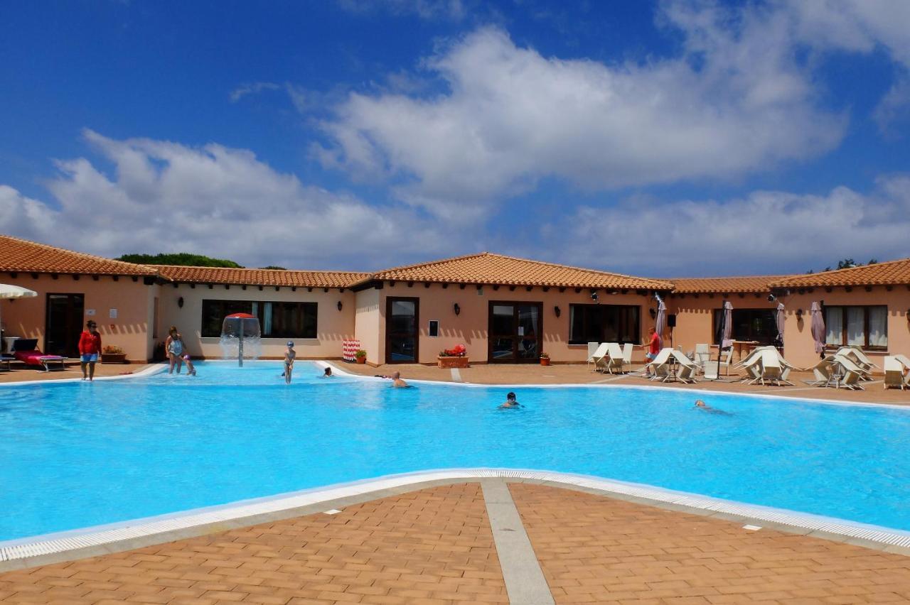 Borgo Dei Pescatori Hotell Aglientu Exteriör bild