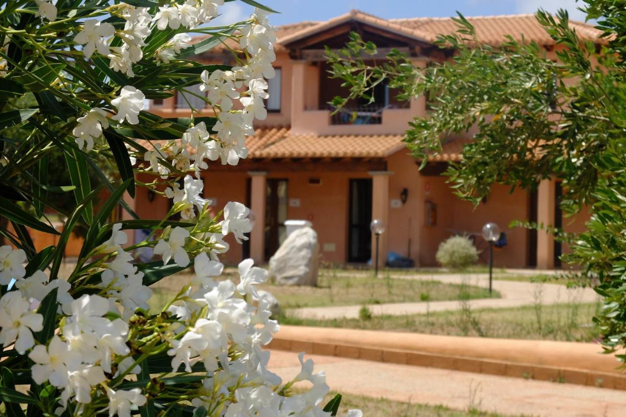 Borgo Dei Pescatori Hotell Aglientu Exteriör bild