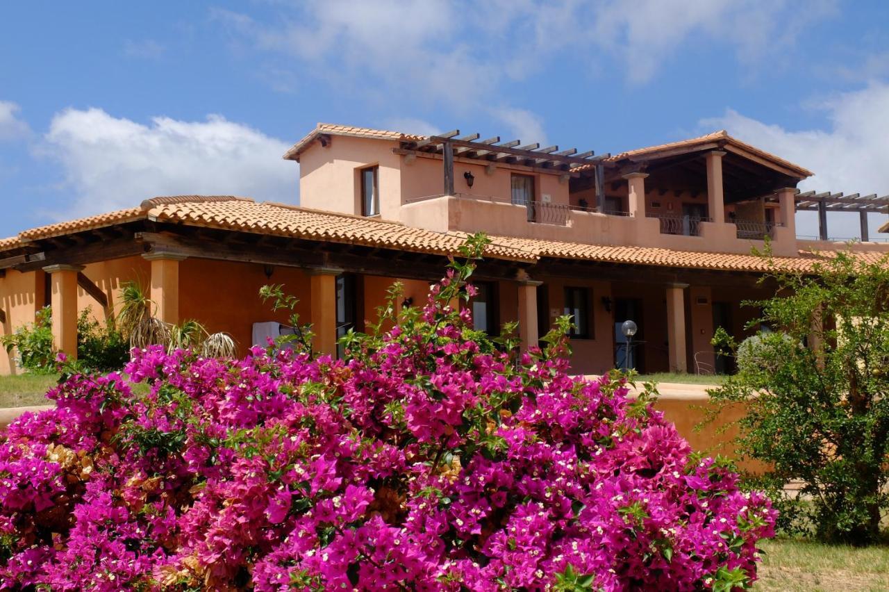 Borgo Dei Pescatori Hotell Aglientu Exteriör bild